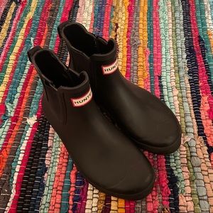black matte hunter chelsea rain boots